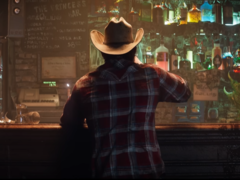Una captura de pantalla de Lobezno con franela y sombrero de vaquero del tráiler de anuncio de Marvels Wolverine (fuente de la imagen: PlayStation YT)