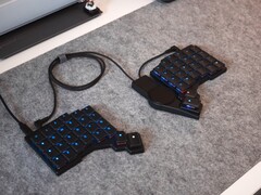 Trackpad ZSA Navigator con teclado Voyager