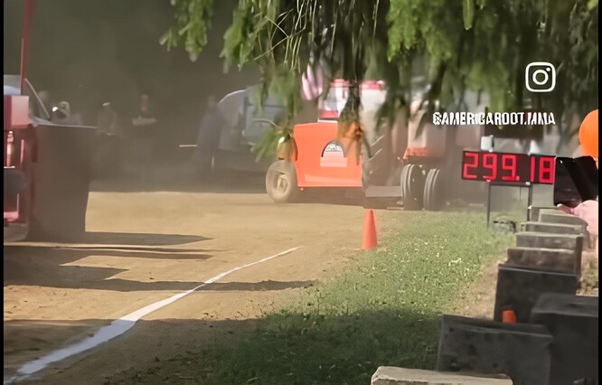 El Tesla Cybertruck consiguió arrastrar el trineo unos admirables 299 pies. (Fuente de la imagen: Reddit)