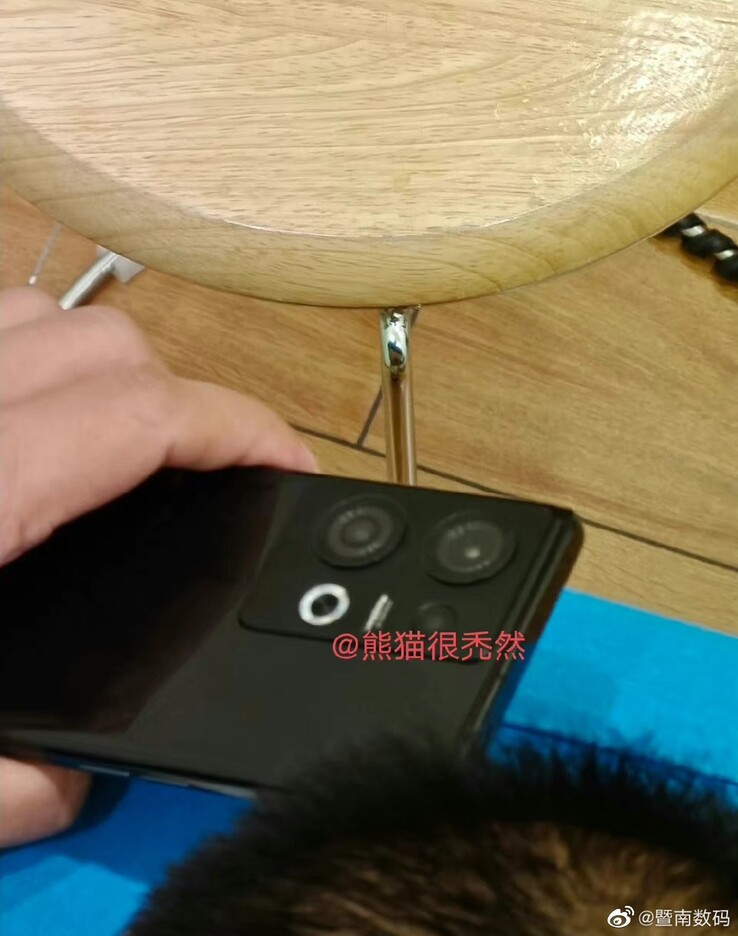 Estas imágenes prácticas son supuestamente de un dispositivo de la serie Reno9, no de un OnePlus 10 Pro. (Fuente: Jinan Digital x Bald Panda vía Weibo)