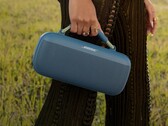 El asa flexible confiere al Bose SoundLink Max un aspecto similar al de un bolso (Fuente de la imagen: Bose)