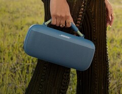 El asa flexible confiere al Bose SoundLink Max un aspecto similar al de un bolso (Fuente de la imagen: Bose)