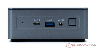 Frontal: USB4, USB 3.2 Gen 2, Encendido