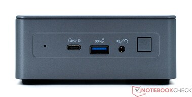 Frontal: USB4, USB 3.2 Gen 2, Encendido