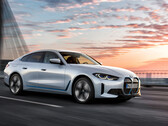 Las últimas actualizaciones de BMW para la plataforma i4 introducen una variante de rendimiento AWD más asequible. (Fuente de la imagen: BMW)