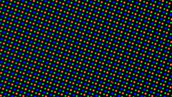 El panel principal también utiliza una matriz de subpíxeles RGGB formada por un LED rojo, uno azul y dos verdes.