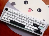 Teclado mecánico asequible con un diseño único estropeado por unas tapas de teclas cuestionables: Reseña del Epomaker Galaxy68