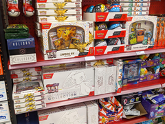Artículos coleccionables del juego de cartas Pokémon en Target