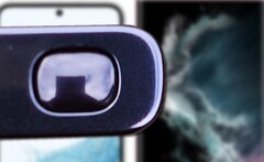 El Galaxy S23 Ultra es curvo y plano a la vez, según una supuesta captura parcial en vivo. (Fuente de la imagen: @UniverseIce/Samsung - editado)