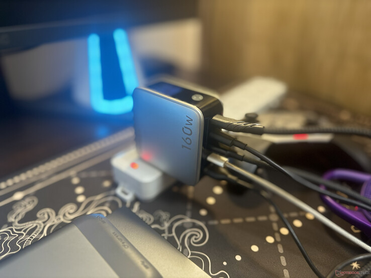 El Ugreen Nexode Pro de 160 W alimenta cinco dispositivos al mismo tiempo