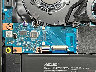 Ranura SSD secundaria (PCIe 4.0 x2)