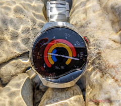 El Huawei Watch 4 Pro se lanzó a principios de este año ejecutando HarmonyOS 3. (Fuente de la imagen: Notebookcheck)