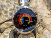 El Huawei Watch 4 Pro se lanzó a principios de este año ejecutando HarmonyOS 3. (Fuente de la imagen: Notebookcheck)