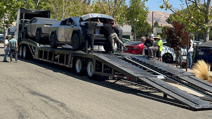 El maletero del Cybertruck parece bastante amplio