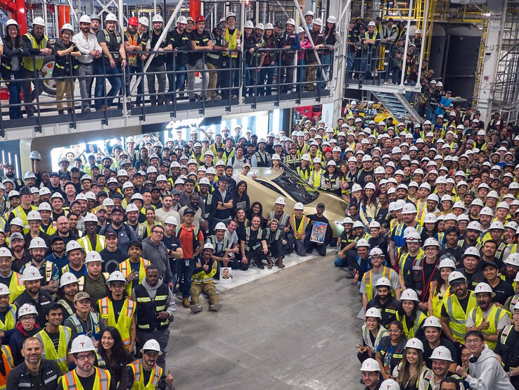 La primera Cybercab de producción en Giga Texas.