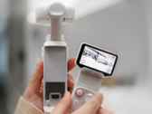 Insta360 Luna Ultra tiene un mando a distancia desmontable con pantalla táctil.