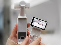 Insta360 Luna Ultra tiene un mando a distancia desmontable con pantalla táctil.