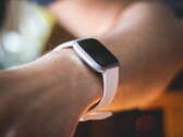 Se han encontrado tres posibles nuevos wearables de fitness de Fitbit en la app de la compañía. (Fuente de la imagen: Kamil S vía Unsplash)
