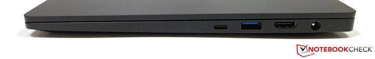 Lado derecho: Thunderbolt 4 (DisplayPort 1.4, PowerDelivery), HDMI 2.0, USB-A 3.2 Gen.1 (con alimentación), alimentación