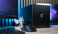 La Gigabyte Aorus RTX 5090 AI Box ya está disponible a 2999,99 dólares. En la imagen: la eGPU Thunderbolt 5. (Fuente de la imagen: Sebastian Bade / Notebookcheck)