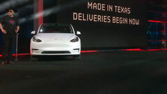 Elon Musk en el Giga Texas Cyber Rodeo (imagen: Tesla/YT)