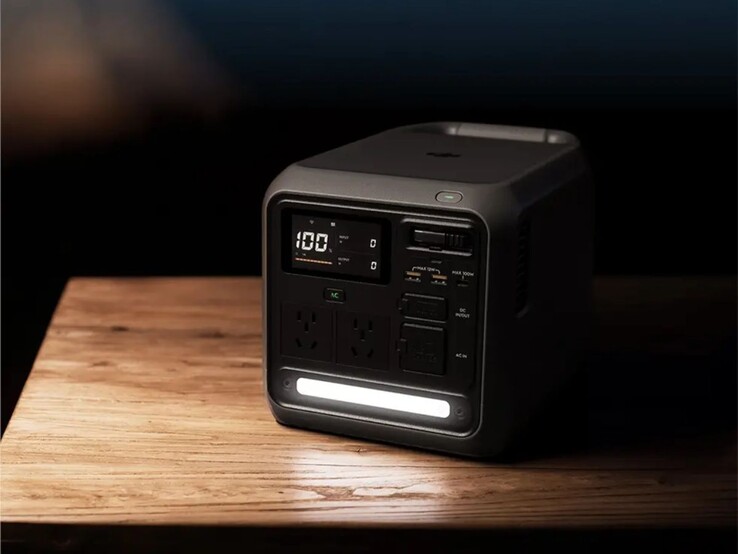 La estación de alimentación Power 1000 Mini de DJI tiene una luz incorporada. (Fuente de la imagen: DJI)