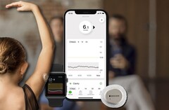 El Dexcom G7 CGM es mucho más pequeño que su predecesor, por lo que es ideal para llevarlo con discreción. (Fuente de la imagen: Dexcom - editado)