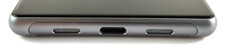 Parte inferior: rejilla del altavoz, puerto USB tipo C, rejilla del altavoz