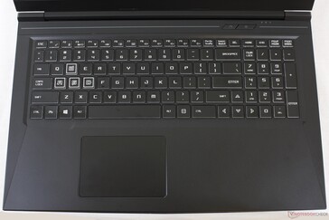 El diseño del teclado y la fuente son diferentes a los del pequeño RP-15. La luz de fondo RGB de una sola zona está disponible y todos los símbolos están iluminados