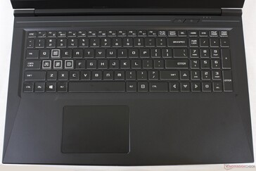 El diseño del teclado y la fuente son diferentes a los del pequeño RP-15. La luz de fondo RGB de una sola zona está disponible y todos los símbolos están iluminados