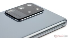 Al igual que el Galaxy S20 Ultra (en la imagen), Samsung también podría utilizar una cámara bump en el Galaxy S26 Ultra, según un informe. (Fuente de la imagen: Notebookcheck)