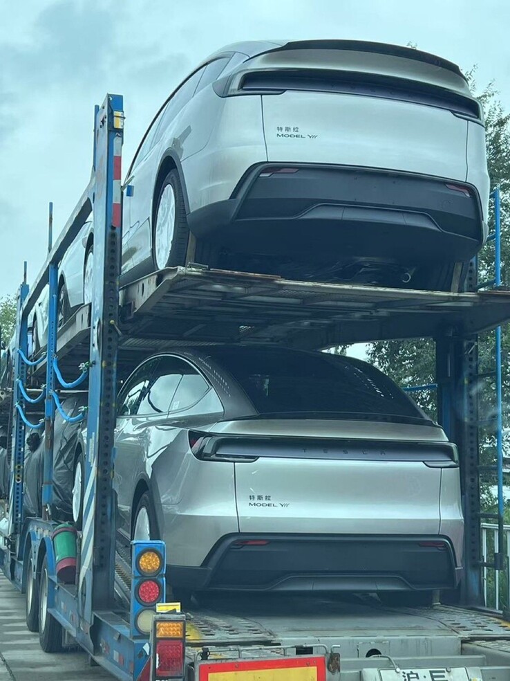 Tesla Model Y Ls en un portacoches en China (Fuente de la imagen: TslaChan on X)