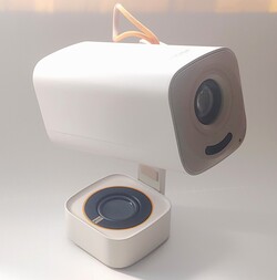 El Yaber T1 Pro es un proyector fácil de usar con configuración automática de la imagen. (Fuente de la imagen: Notebookcheck)