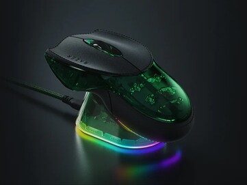Razer Boomslang Edición 20 Aniversario en la estación de carga Mouse Dock Pro. (Fuente de la imagen: Razer)