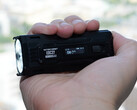 La nueva linterna EDC de Nitecore es fácil de sujetar (Fuente de la imagen: Andreas Sebayang/Notebookcheck.com)