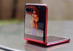 El sucesor del Motorola Razr 40 Ultra que aparece en la imagen se lanzará próximamente. (Imagen: Motorola)