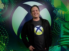 Phil Spencer, consejero delegado de Microsoft Gaming, frente al telón de fondo de Xbox (Fuente de la imagen: Xbox Wire)