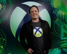 Phil Spencer, consejero delegado de Microsoft Gaming, frente al telón de fondo de Xbox (Fuente de la imagen: Xbox Wire)