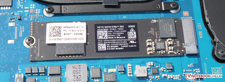 Un SSD PCIe 4 sirve como unidad del sistema.