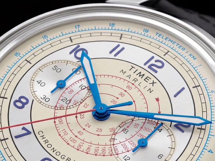 Primer plano del cronógrafo Timex Marlin Neo Classic, en el que se aprecian sus escalas superpuestas de telémetro y taquímetro, así como sus agujas luminosas.