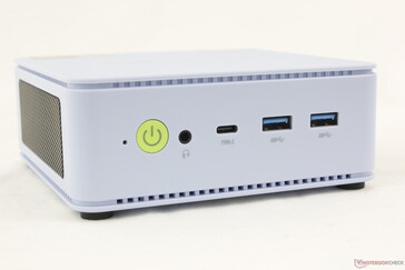 Frontal: Botón de encendido, auriculares de 3,5 mm, USB-C 4.0 con Power Delivery + DisplayPort, 2x USB-A 3.2 Gen. 2