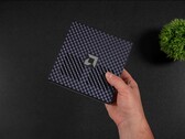 Se muestra el mini PC AMD Ryzen AI Max+ 395 Strix Halo ejecutando SteamOS para realizar comparativas de rendimiento en juegos