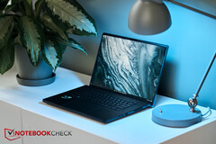 El ROG Zephyrus M16 2023 es uno de los portátiles a los que Asus ha empezado a desplegar una nueva actualización beta de la BIOS. (Fuente de la imagen: Notebookcheck)