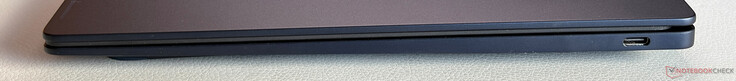 Derecha: USB-C 3.2 Gen. 2 (10 Gbps, DisplayPort 1.4, suministro de energía 3.0)