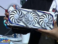 El ASUS ROG STRIX GeForce RTX 3090 GUNDAM promete un rendimiento de primera categoría por 2500 dólares (Fuente de la imagen: Videocardz)