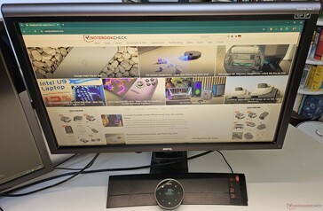 Una vez fijada al monitor, la Screenbar pasa bastante desapercibida.