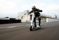 La Bo The Turbo cuenta con un motor dual de 24.000 W y ofrece una velocidad máxima de 160 km/h (Fuente de la imagen: Bo)