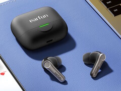 Los auriculares inalámbricos de doble conductor EarFun Air Pro 4 Plus vienen con reducción de ruido AI de 6 micrófonos, Hi-Res Audio y 36 horas de autonomía. (Fuente de la imagen: EarFun)
