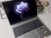 Análisis del portátil HP EliteBook 865 G9: la pantalla Sure View de 1000 nits no está a la altura