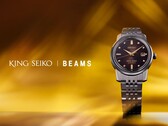 El reloj King Seiko x Beams SDKA025, fotografiado sobre un estilizado fondo amarillo anaranjado. (Fuente de la imagen: PR Times JP)